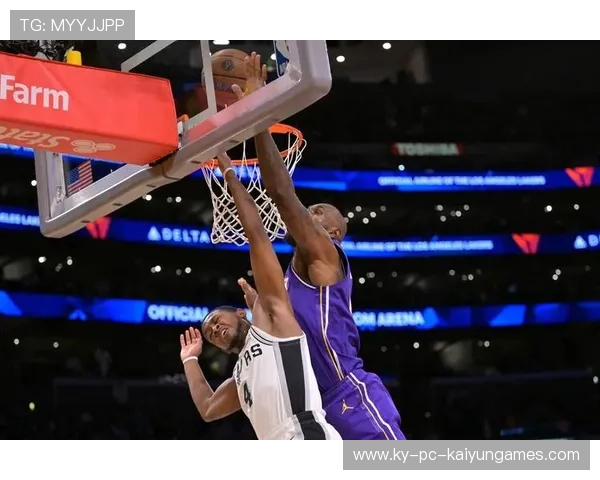 东契奇极限后撤轻取两分，独行侠持续压制对手